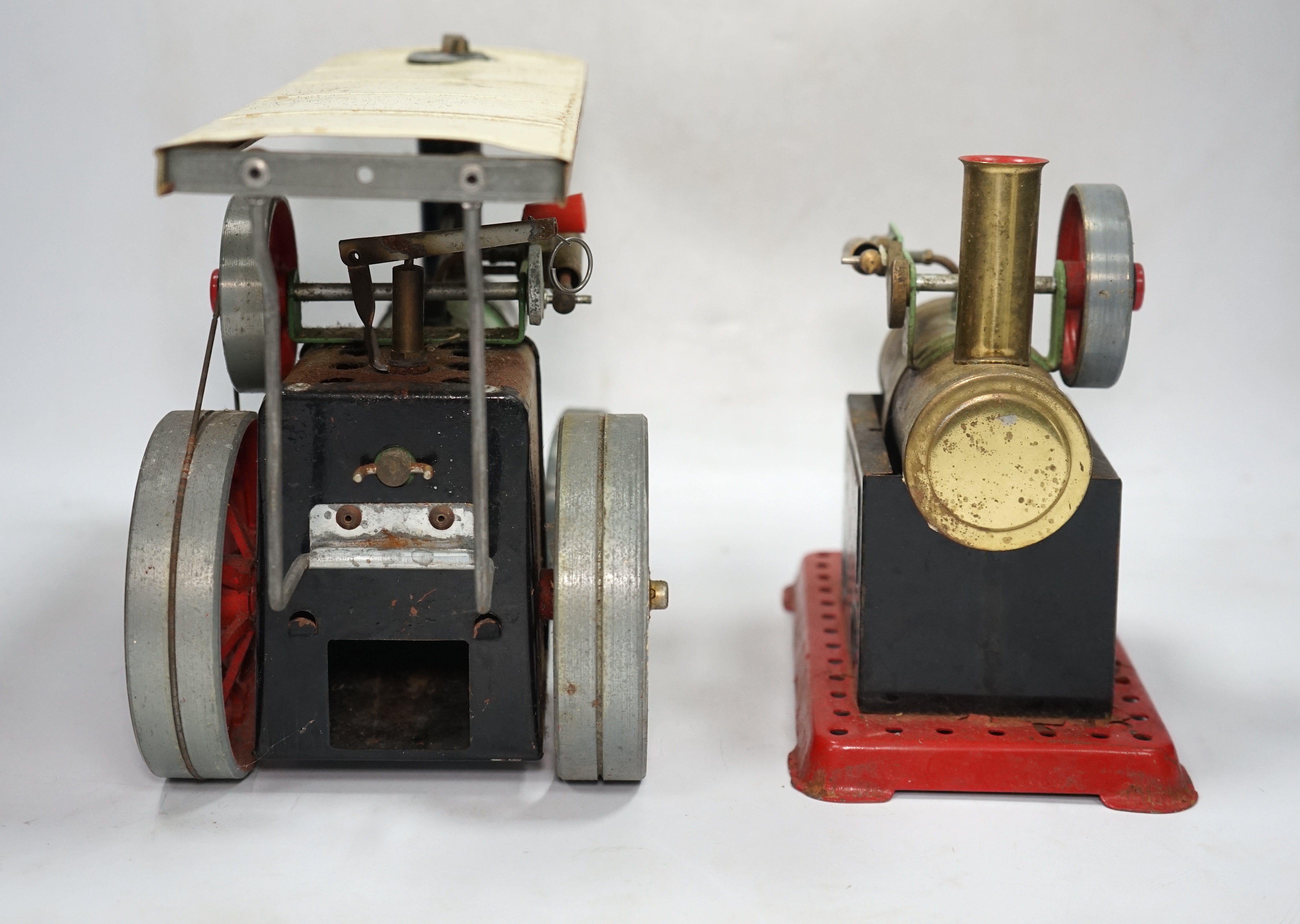 A Mamod live steam traction engine and a single cylinder stationary engine. Condition - poor to fair.